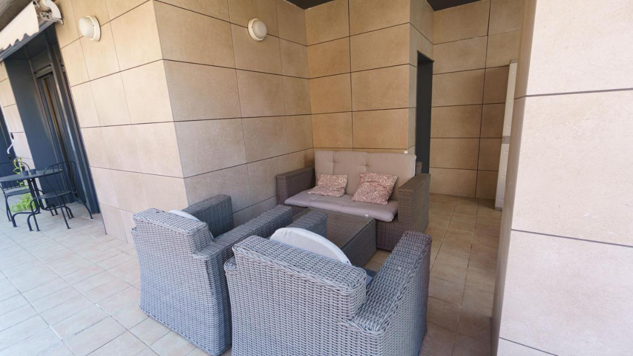 Rentalsevilla Coqueto Apartamento Con Terraza Privada Kültér fotó